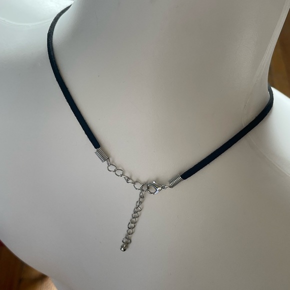 Mood-Changing Smiley Pendant Necklace - Picture 3 of 3